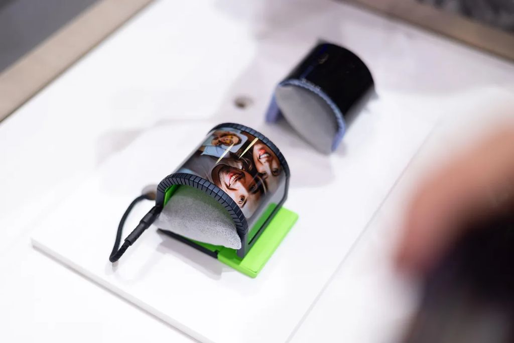 Samsung Cling Band的可弯曲腕戴式概念手机